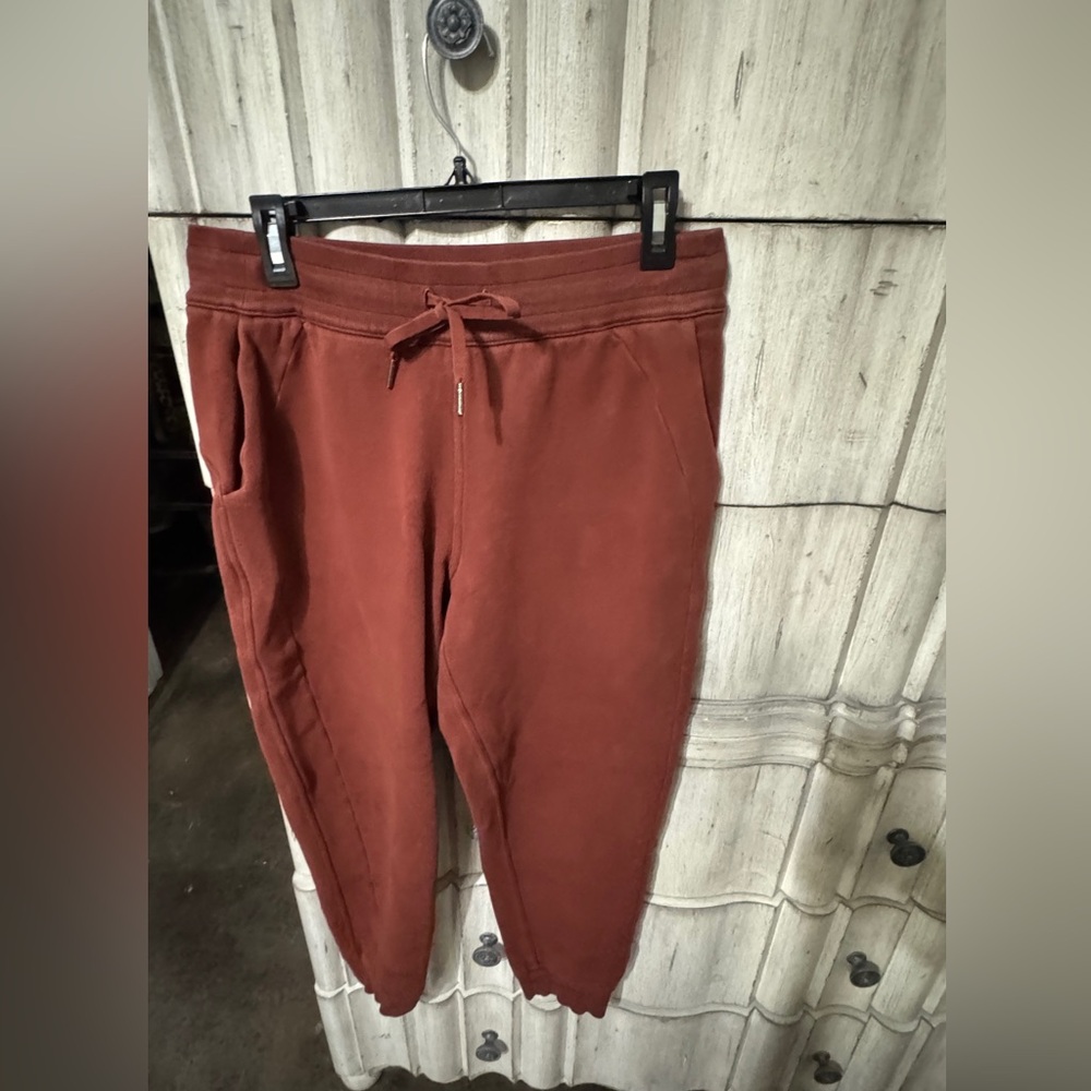 Lululemon scuba joggers size 8